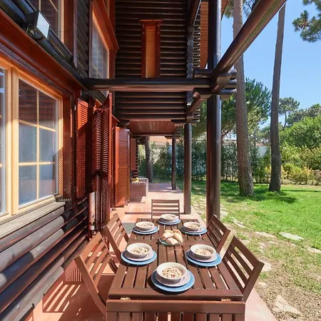 Vila & Golf Retreat W Amazing Pool, By Timecooler Aroeira (Setubal)